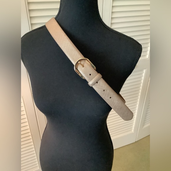 Ralph Lauren Embossed Gold Leather Belt - 42” Long - Unworn - Picture 1 of 6